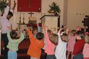 children praising the Lord